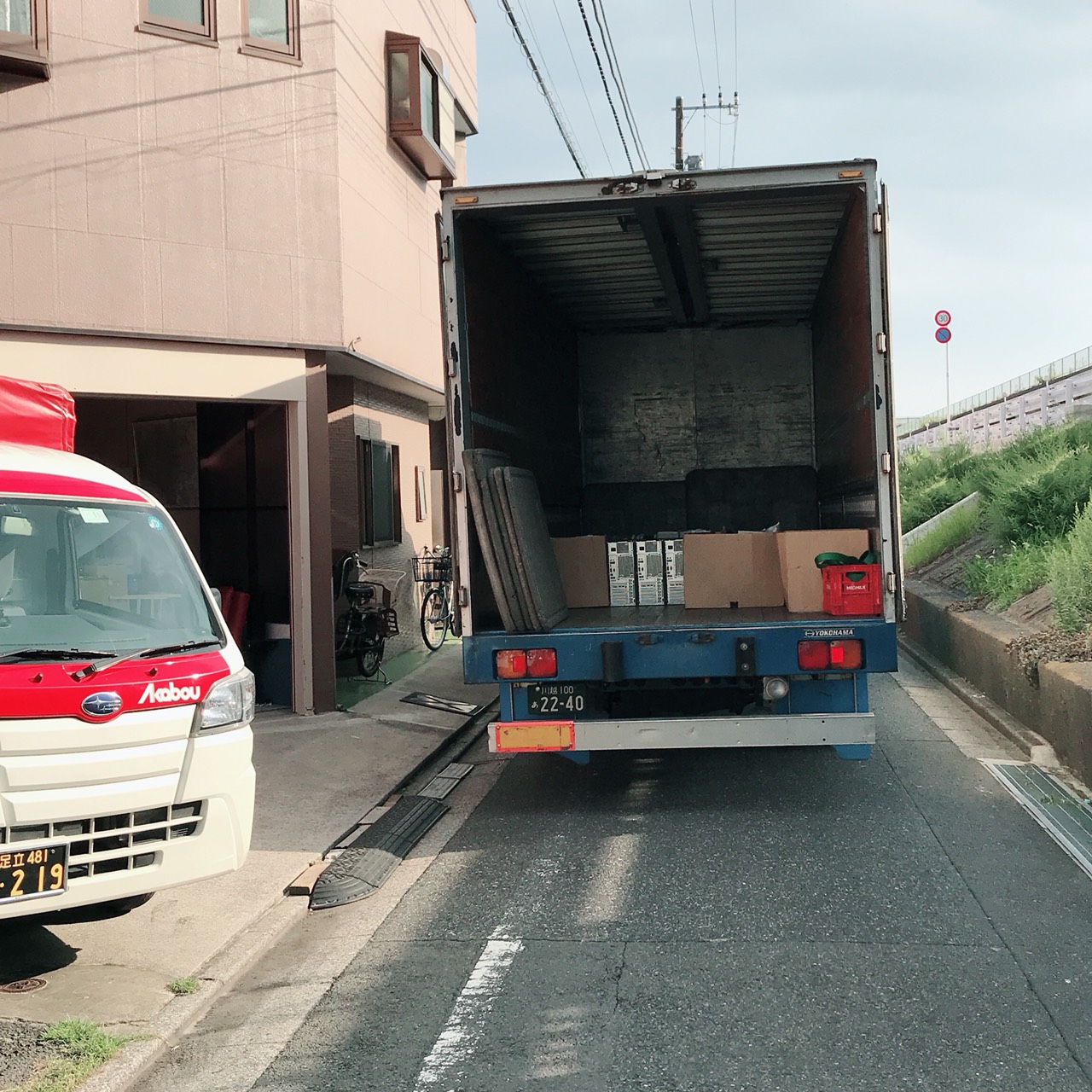 大型車でも配送できます　　東京～大阪に長距離配送　　　　　　赤帽ファーストクラス配送