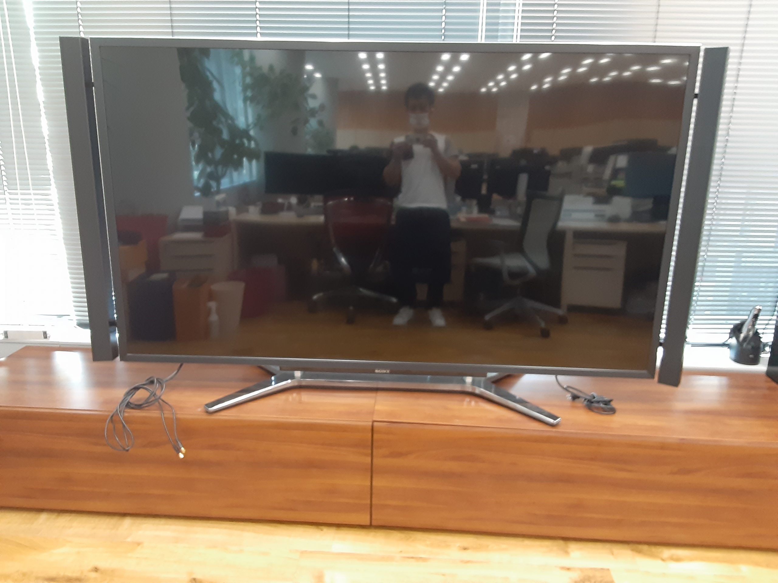 超大型８５インチテレビ１００㎏越えの東京都内での赤帽配送　　　赤帽ファーストクラス配送　　　