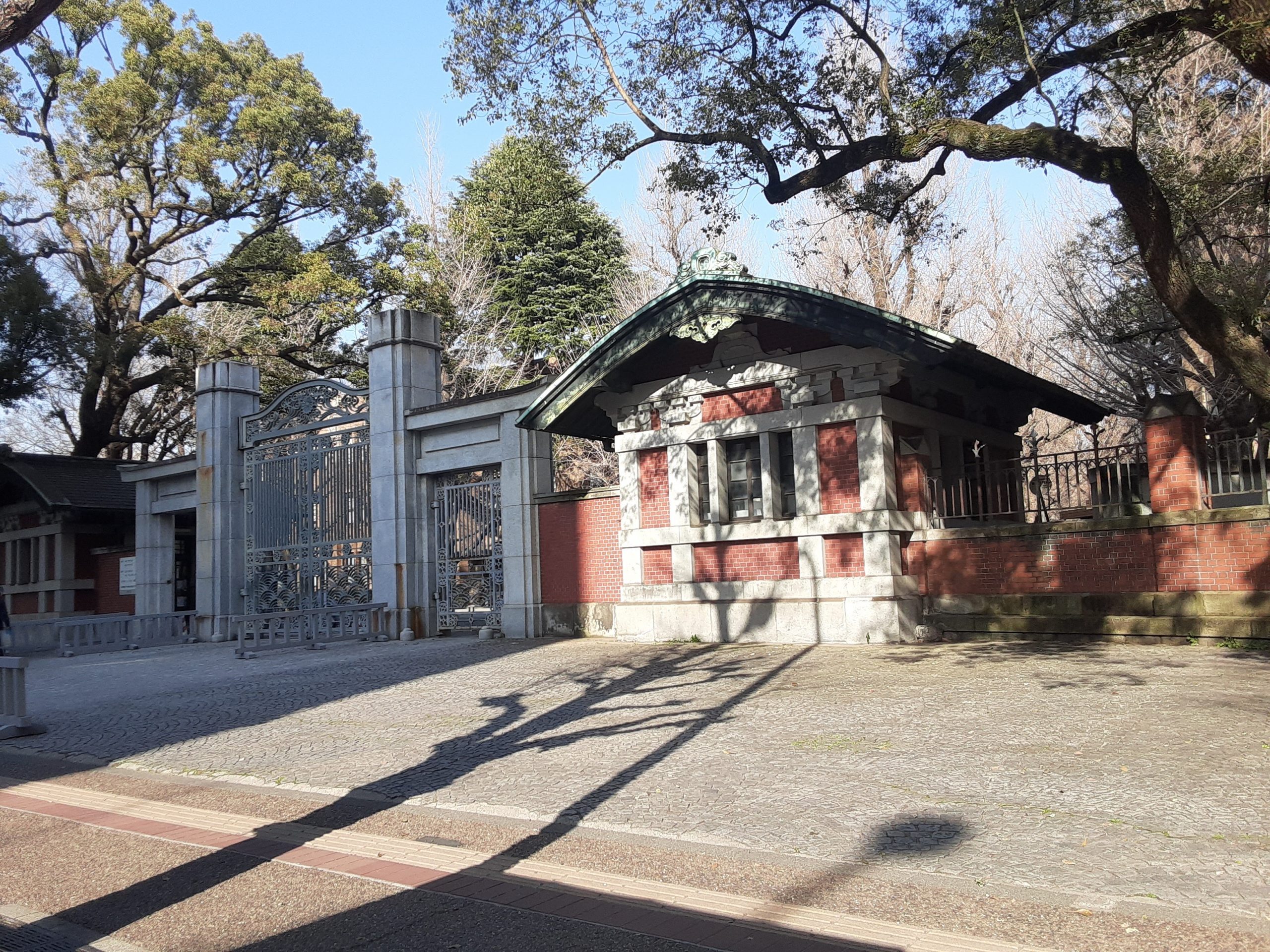 東京大学のキャンパス内から荷物の搬出入作業を赤帽で 赤帽ファーストクラス配送